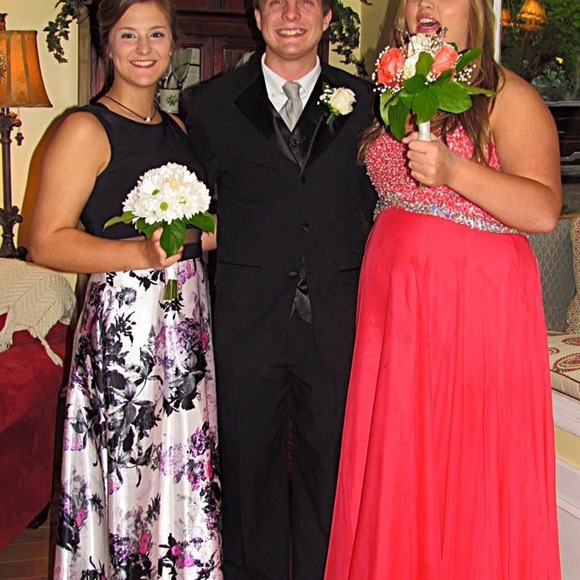 PROM DRESS - Picture 4 of 4